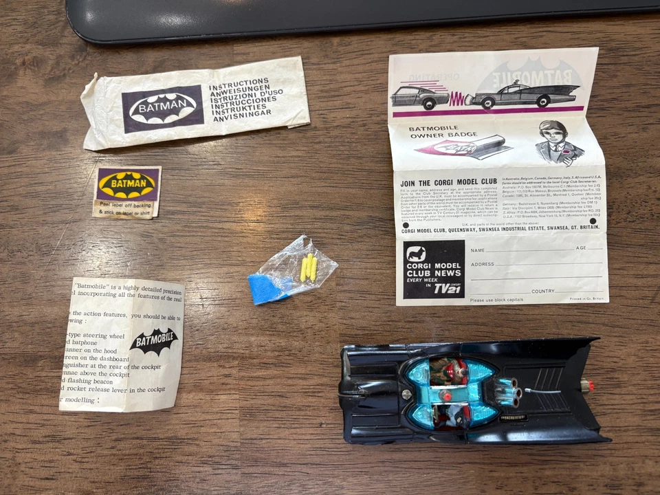 1966 Corgi Batmobile Matte Black 267 + 1967 Corgi Batboat and Trailer 107 in Box - Image 4 of 4