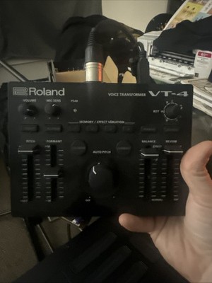 Roland VT-4 Voice Transformer & Effects Processor Auto Tune - Used