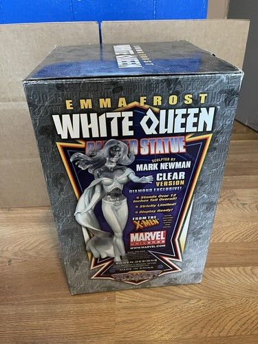 BOWEN X-MEN EMMA FROST STATUE CLEAR DIAMOND VERSION. (DAMAGE READ) - Picture 12 of 12