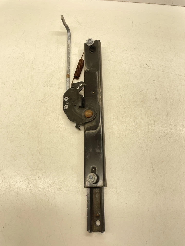 Adjuster, With Latch, RH - 2019 John Deere XUV835M GATOR 40891 - Image 3 of 4