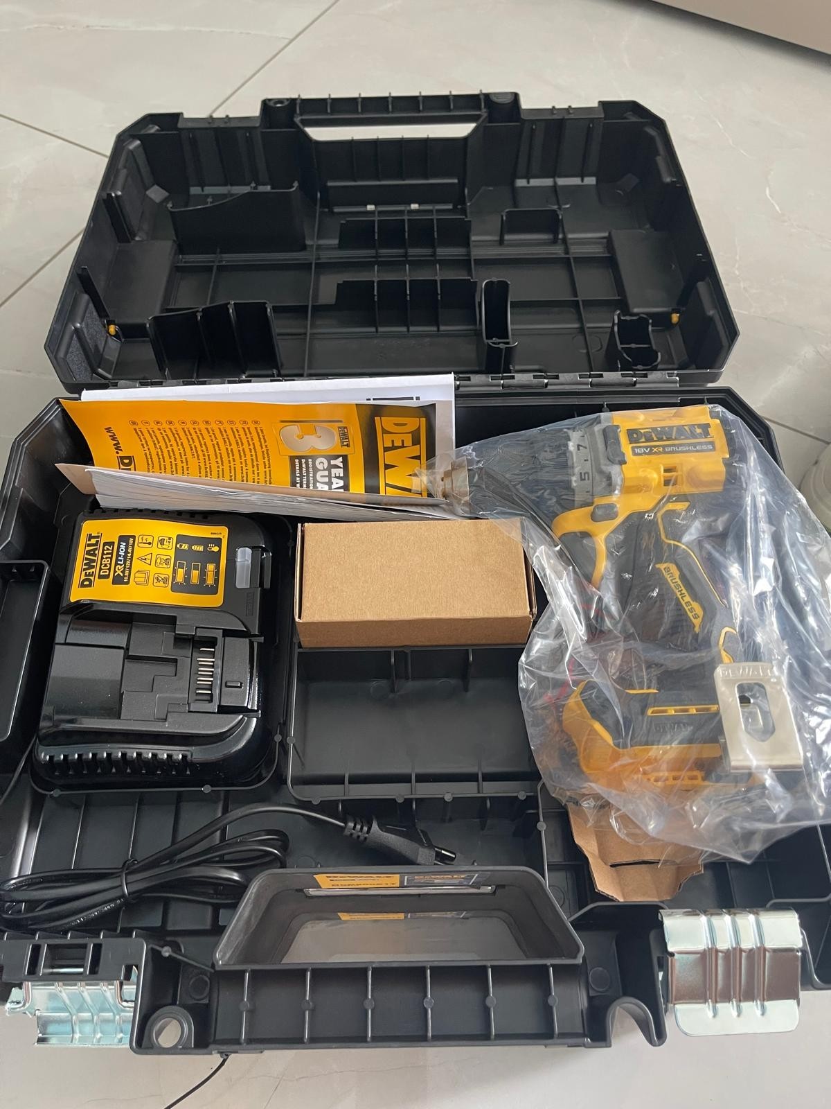 DEWALT DCD800E1T Avvitatore Con Batterie E Caricatore foto 2
