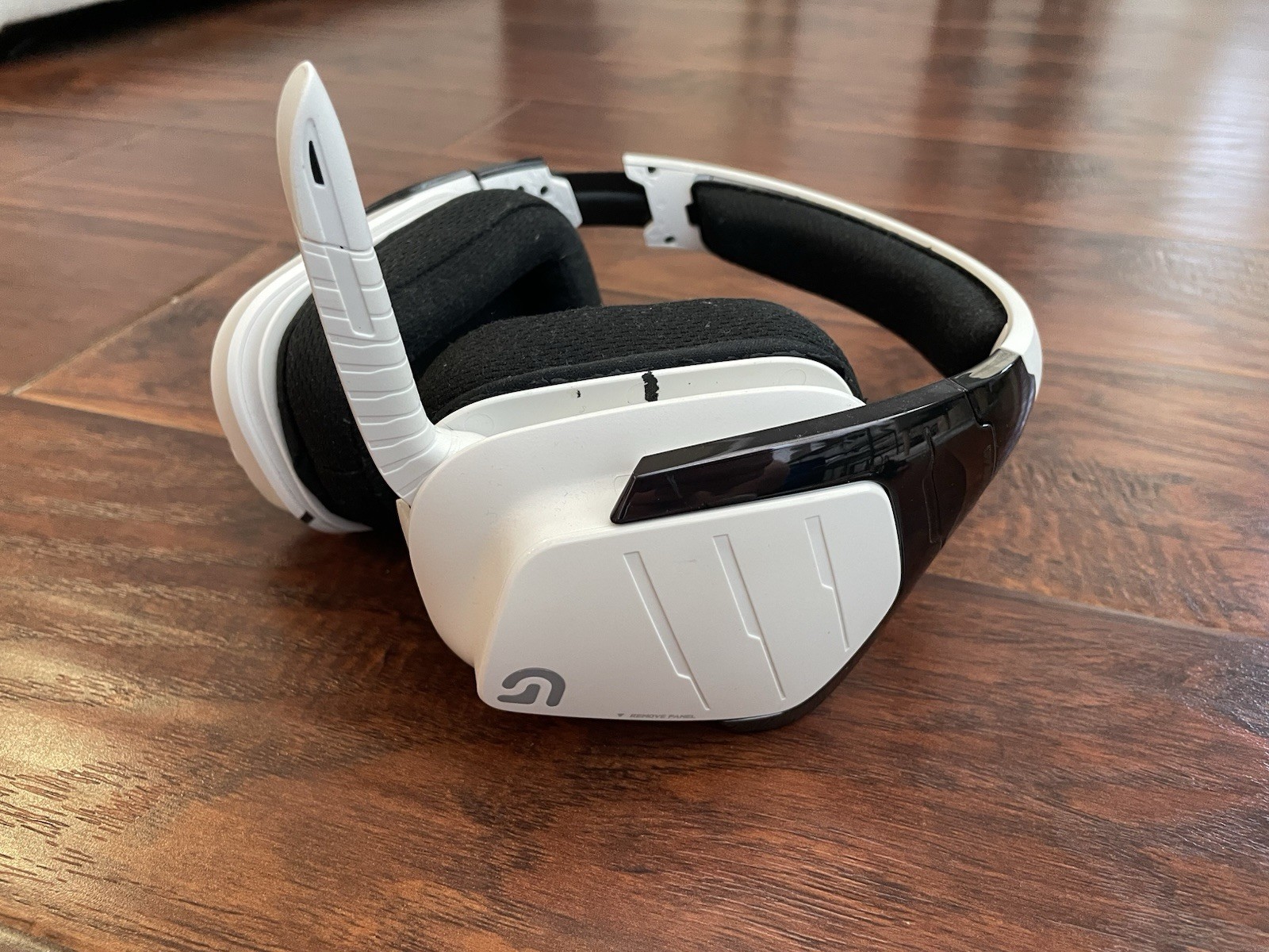 Logitech G933 Artemis Spectrum Wireless Gaming Headset &ndash; W