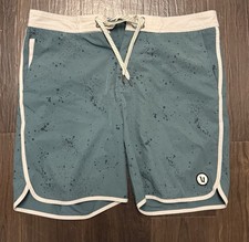 Vuori Board Shorts Men’s 32 Splatter Print