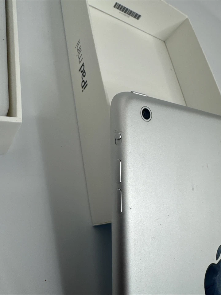 Apple iPad mini 1st Generation. 16GB, Wi-Fi, 7.9 in - White & Silver Excellent  - Image 4 of 4