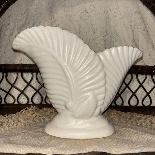 Royal Haeger American Pottery Vase Double Palm Leaf Stamped USA, Art Deco Style