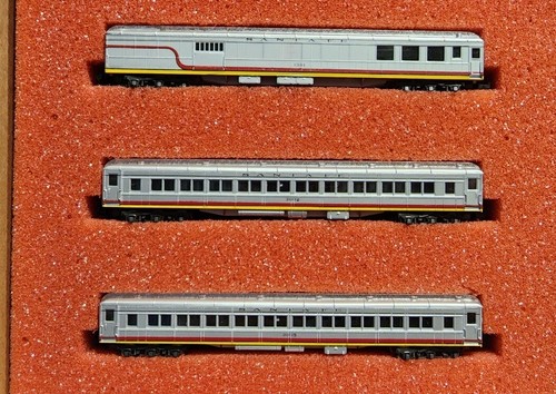 Con-Cor Spur N The Valley Flyer Passenger Set Santa Fe #008506 - Bild 2 von 16