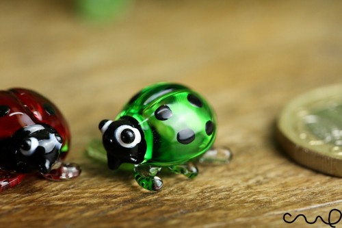 NUEVO Mini Juego Pequeño Hecho a Mano de 2 Vidrio Ladybird Edición de Navidad Rojo Verde Regalo - Imagen 6 de 7