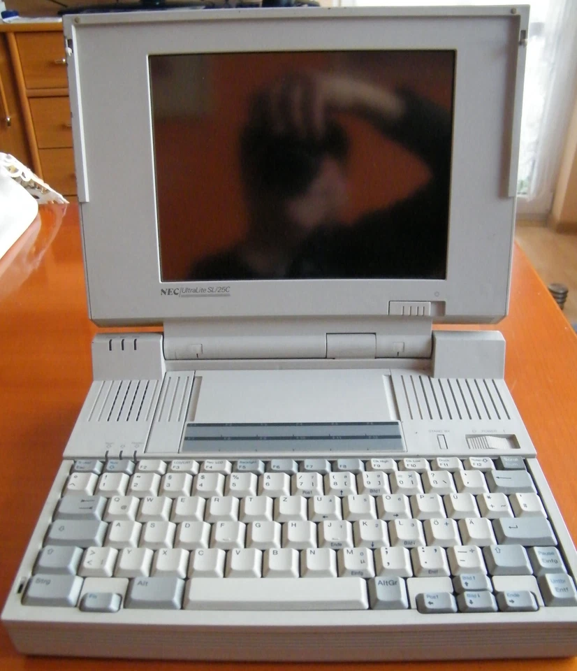 NEC UltraLite SL/25C Notebook Laptop Vintage s.Guter Zustand ohne Neztzteil