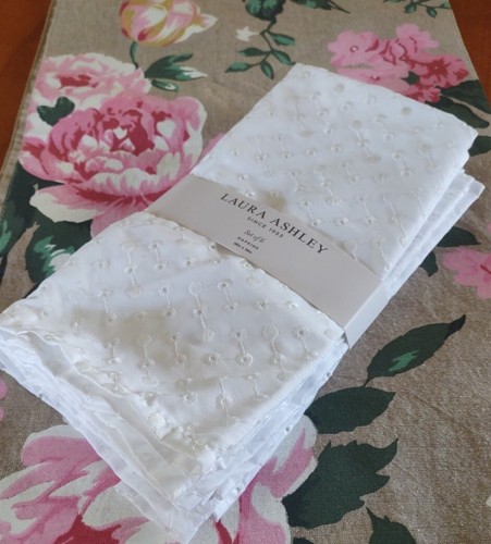 Laura Ashley White Lace Fabric Dinner Napkins 6 Pc - Picture 4 of 7
