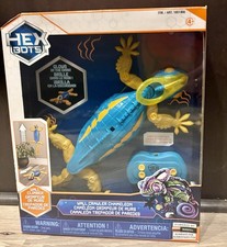 HEX BOTS Wall Crawler Gecko Remote Control Lizard With LED Eyes Climbs Walls NIB