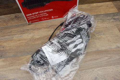 REVLON 1100 Watt 3 Heat 2 Speed Pro Collection One Step Ionic Hair Dryer - Picture 3 of 3
