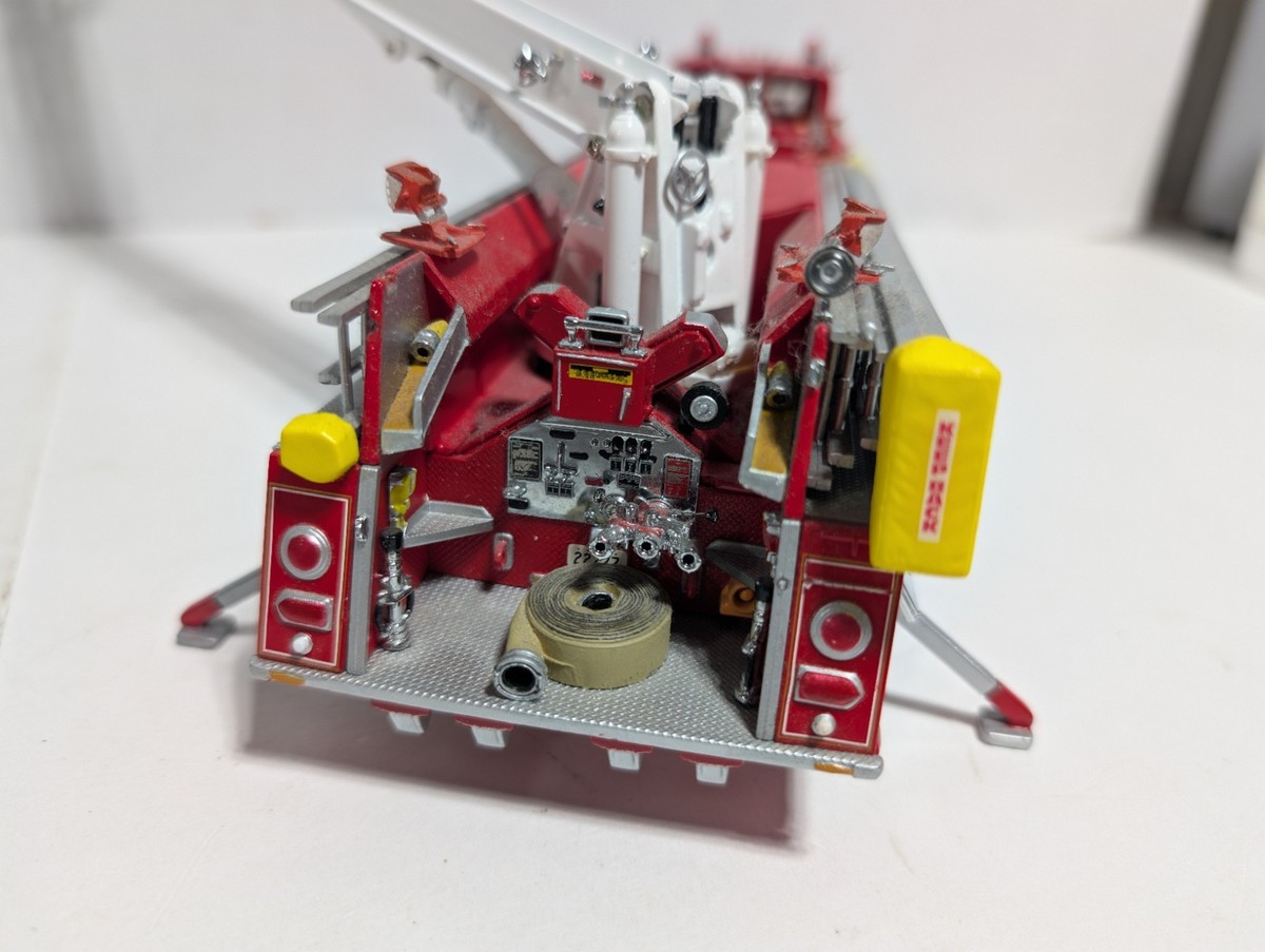 FRANKLIN MINT PRECISION MODEL - PIERCE SNORKEL FIRE ENGINE