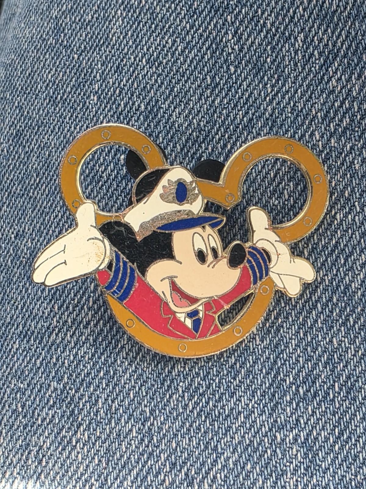 DISNEY DCL - Captain Mickey Mouse in Port Hole PIN #34797