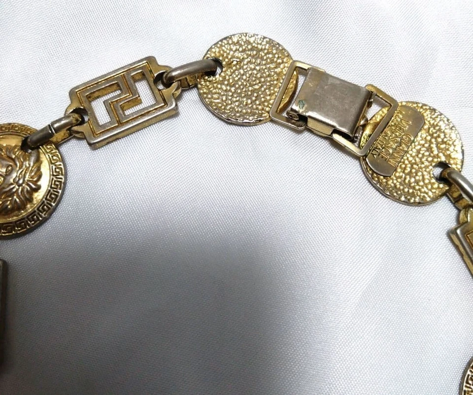 Collar VERSACE Dorado Usado para Mujer Medusa Sin Caja Gargantilla Joyería Informal Foto 4 de 4