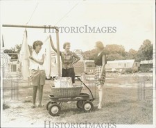 Press Photo Ladies chat while doing laundry at trailer park in Cocoa, Florida