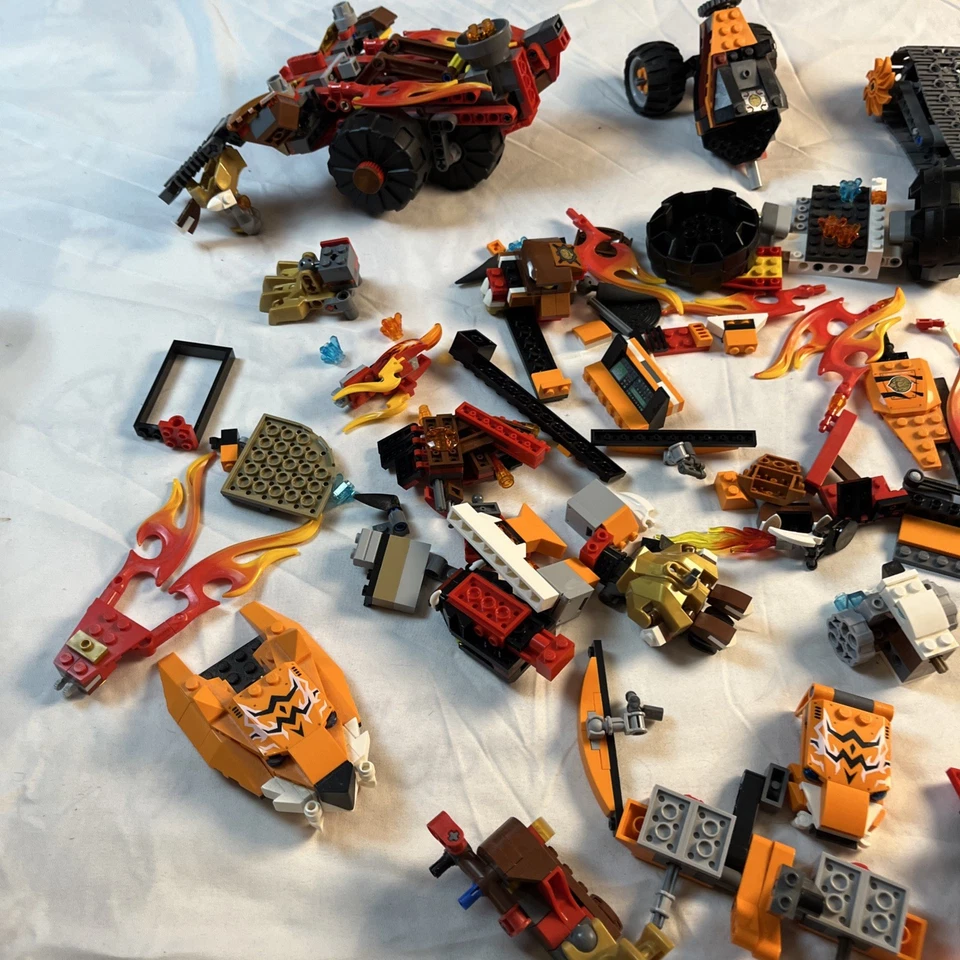 LEGO CHIMA: Tiger's Mobile Command (70224) INCOMPLETE - Image 2 of 4