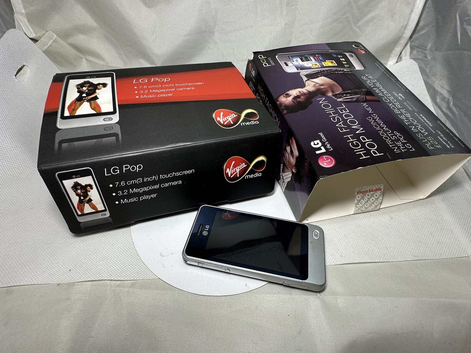 LG GD510  (Unlocked  ) Mobile Phone boxed