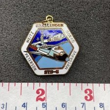 STS-6 ASTRONAUT NASA PENDANT CHARM SPACE SHUTTLE CHALLENGER SOUVENIR K007
