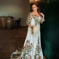 Plus Size Colorful Embroidery Wedding Dresses Boat Neck Puff Sleeves Bridal Gown