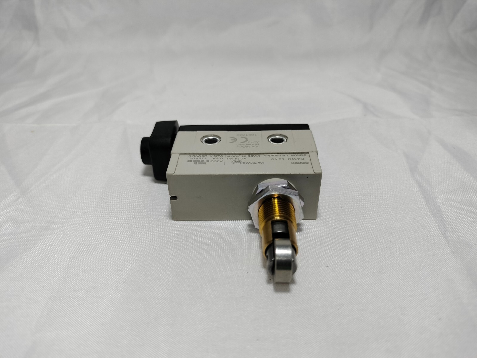 Omron D4MC-5040 D4MC5040 Limit Switch 10A 250V AC Made in Japan