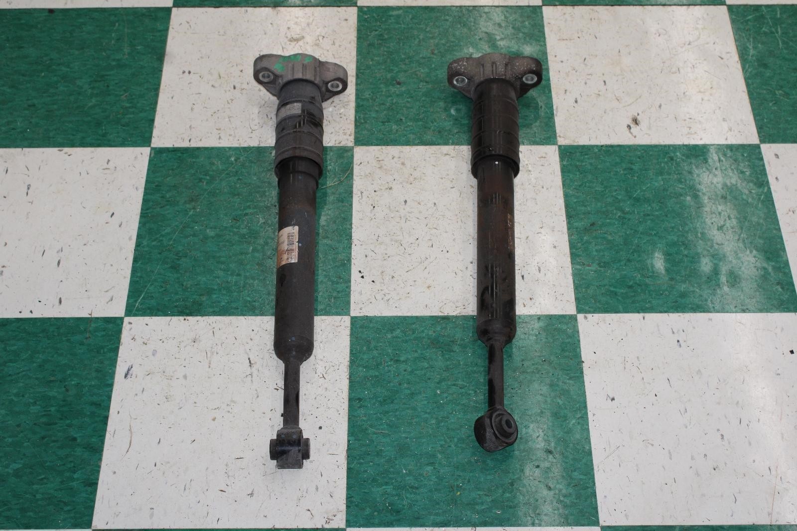 14-20 Ghibli RWD 3.0L LH RH Rear Back Suspension Shock Absorber Strut Pair OEM