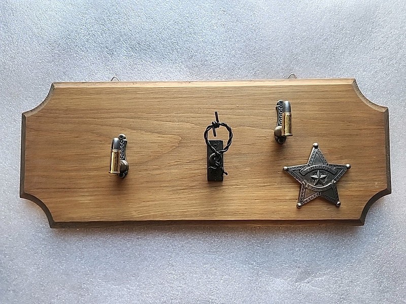 Pistol Revolver Cowboy Sheriff Star Badge Wood Hanging BULLET Hook Rack Western 
