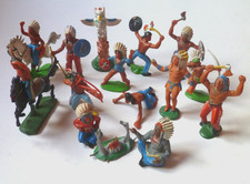 17 alte DDR Gummi INDIANER COWBOY Figuren Reiter Feuer Fischer Bayer Hopf