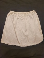 Vintage M Nylon Half Slip Single Seam W/Side Slit Vassarette, W 26"-27", L 17"