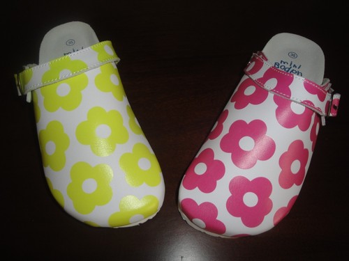 NIB 1 or 2.5 Mini Boden Leather Flower Pop Clogs Shoes Magenta or Citrus Yellow - Picture 2 of 2
