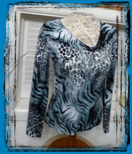 Women's Sweater Size S BCBG MAXAZRIA