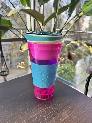 Snackeez Blau Pink Reisebecher Snack und Drink in einem Behälter
