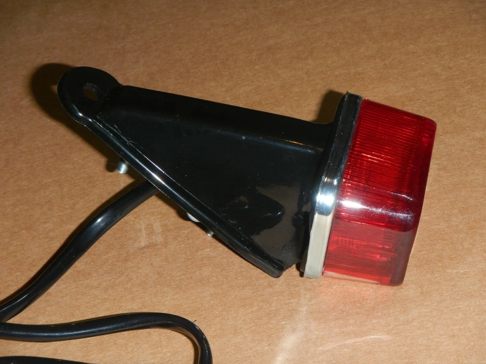 Lámpara de luz de freno trasera guardabarros 1976-1980 Yamaha IT175 IT250 IT400 IT425 400 Foto 2 de 4