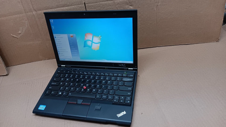 Portátil Lenovo Thinkpad X230/X220 Core i5 @ 2,50 GHz Pantalla LCD de 12,5" Windows 7 Foto 2 de 4