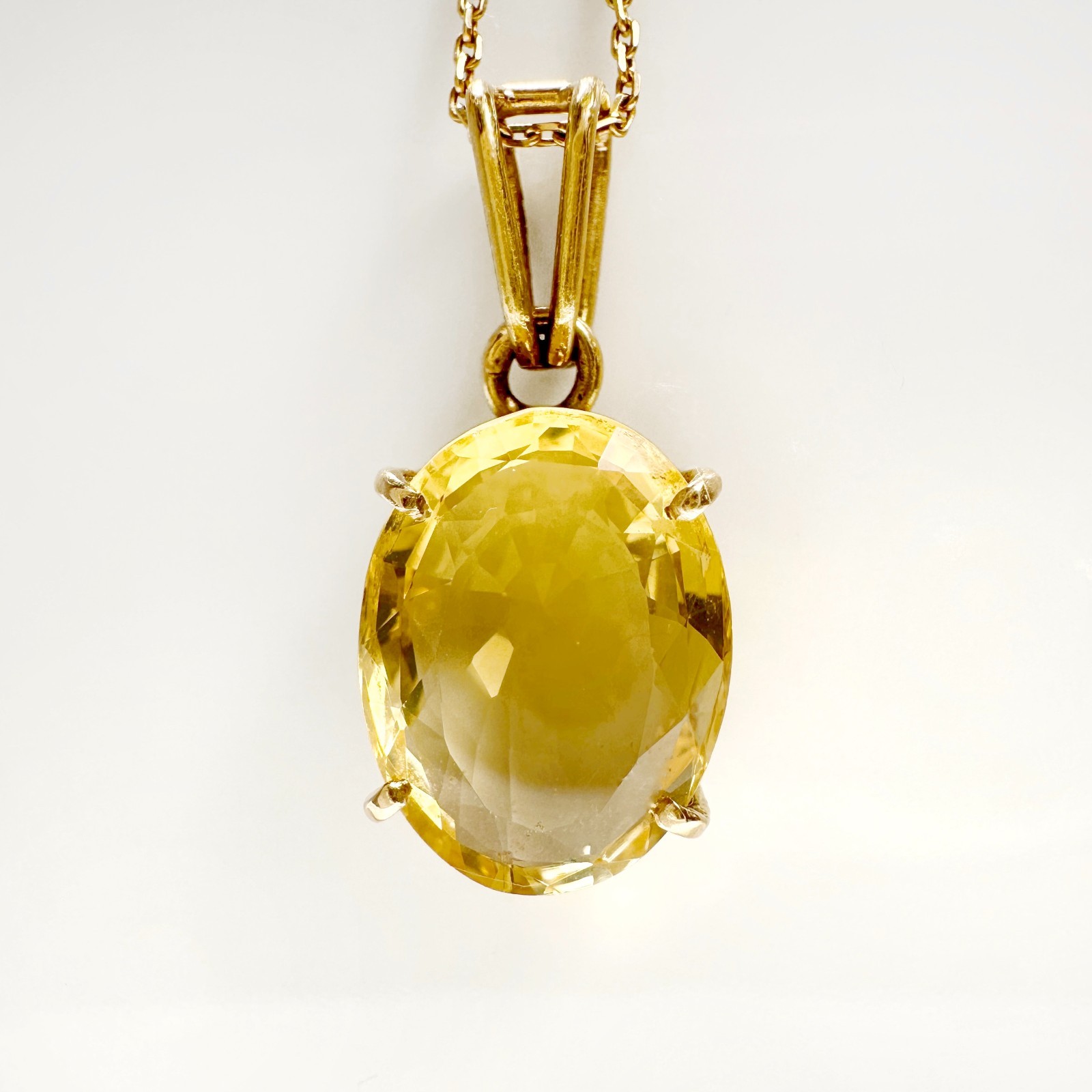 Vintage 18k Gold oval citrine solitaire pendant