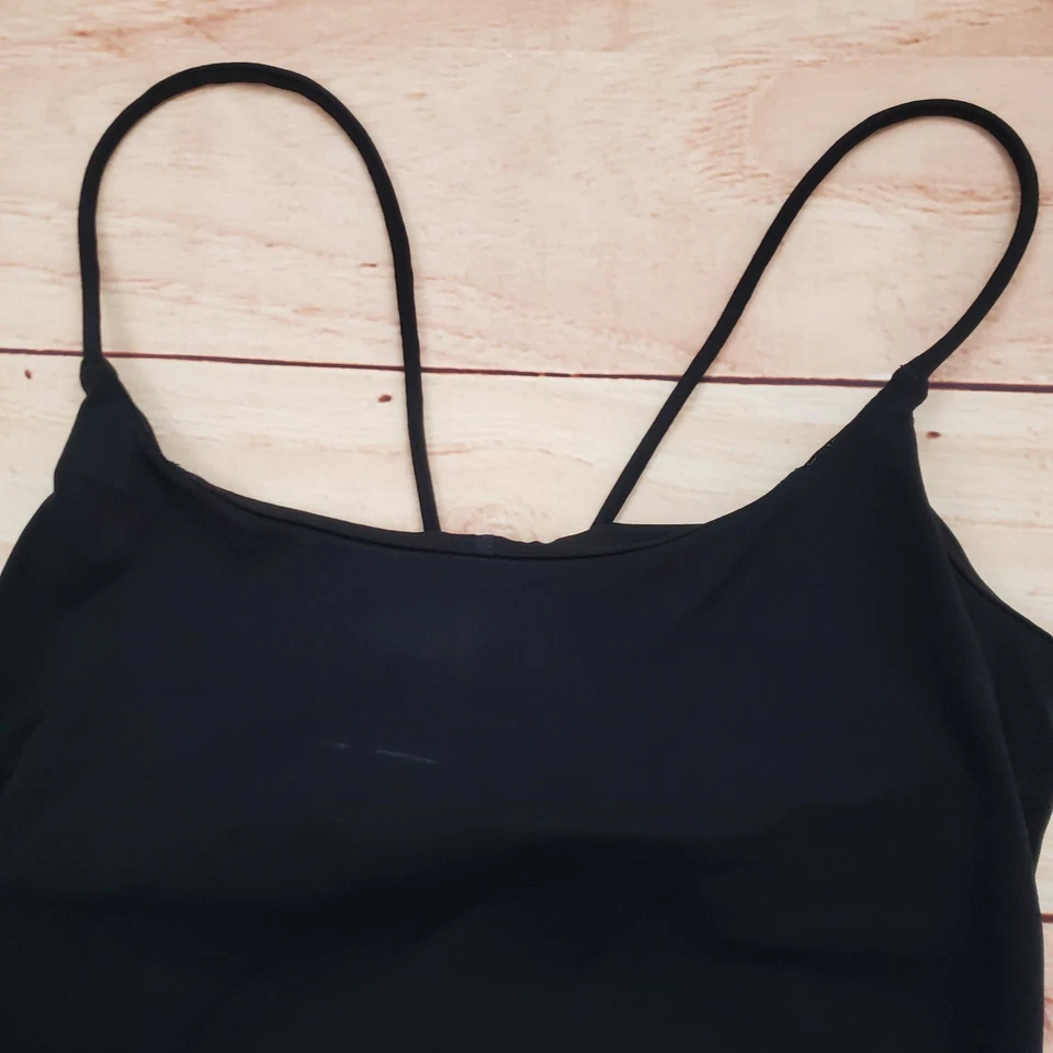 Camiseta sin mangas Fabletics para mujer pequeña negra cami sujetador incorporado con tiras ropa deportiva de yoga Foto 3 de 4