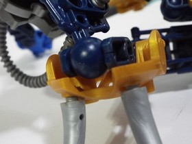 LEGO BIONICLE GLATORIAN TARIX (8981) COMPLETE WITH SPIKED FRUIT *FREE SHIPPING*