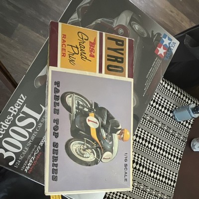 Pyro BSA Grand Prix Racer 1/16 Scale Motorcycle Model Kit MIS3130