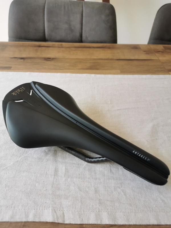 Fizik Antares R1 Versus EVO 139mm Carbon Rail