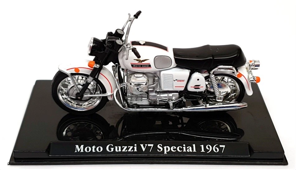 Atlas Editions 1/24 Scale 4 658 117 - 1967 Moto Guzzi V7 Special - White - Image 4 of 4