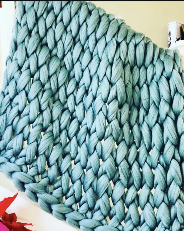 Manta gruesa de punto ponderada 36x60 M acrílico vegano hecha a pedido nueva con etiquetas azul Foto 2 de 4