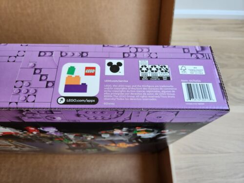 Lego Disney Tim Burtons The Nightmare Before Christmas 21351 in der Hand Neu - Bild 5 von 5