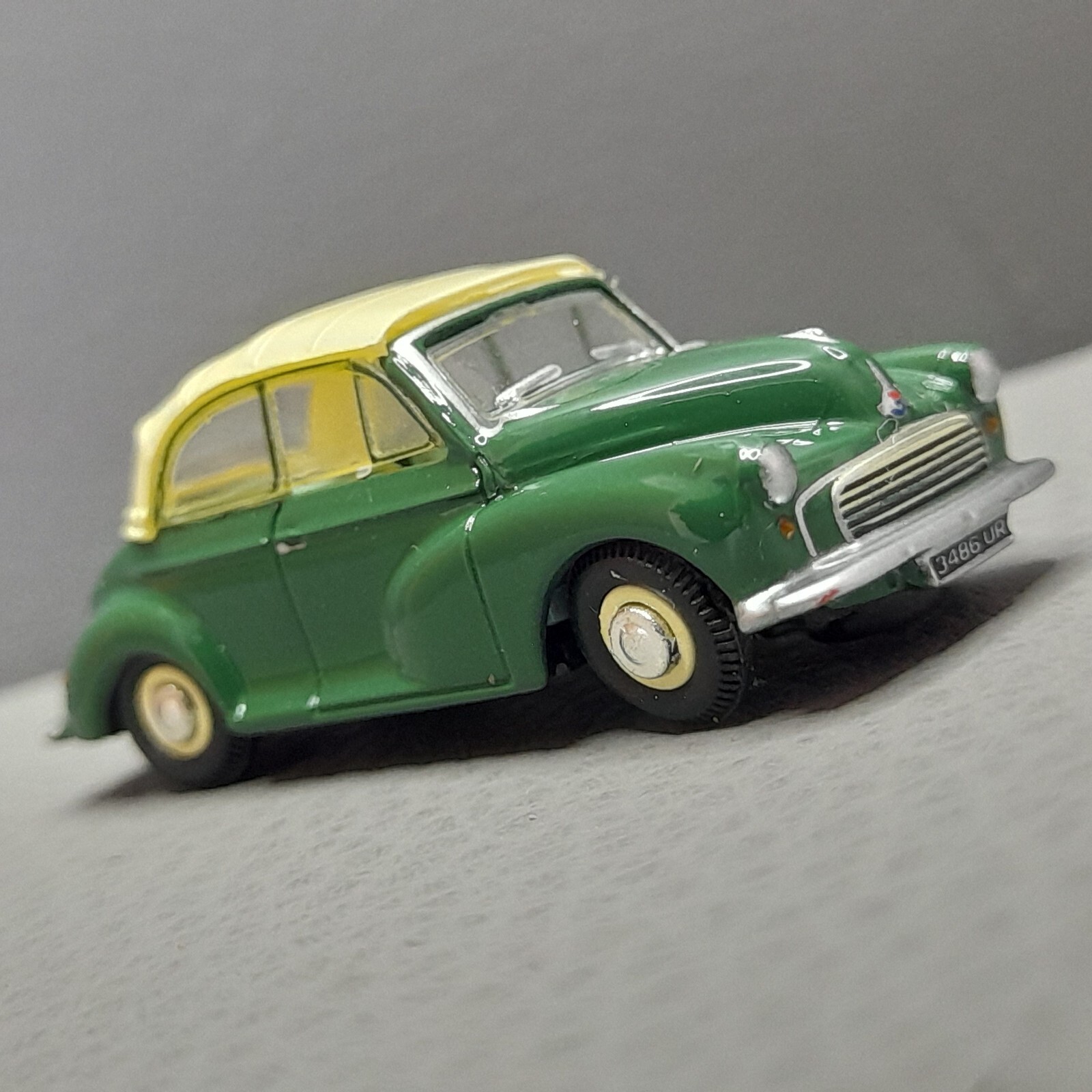 Vintage Morris Minor Convertible Diecast Car Model Green Oxford Diecast 1:76 OO