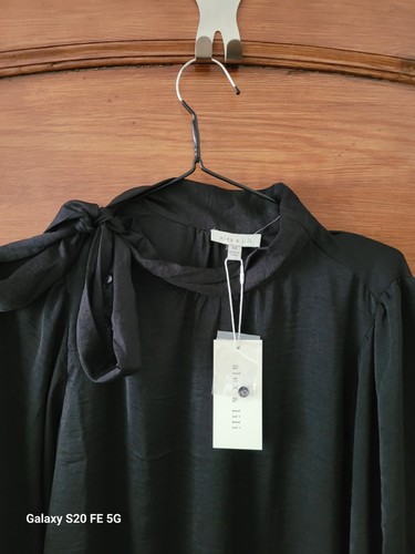 Black Top, Size M - Picture 2 of 5