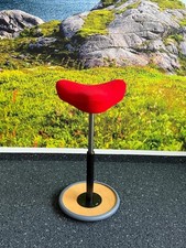 Varier Move Sitz-Steh Hocker mit kleinen Sitz rot Ausstellungsstück