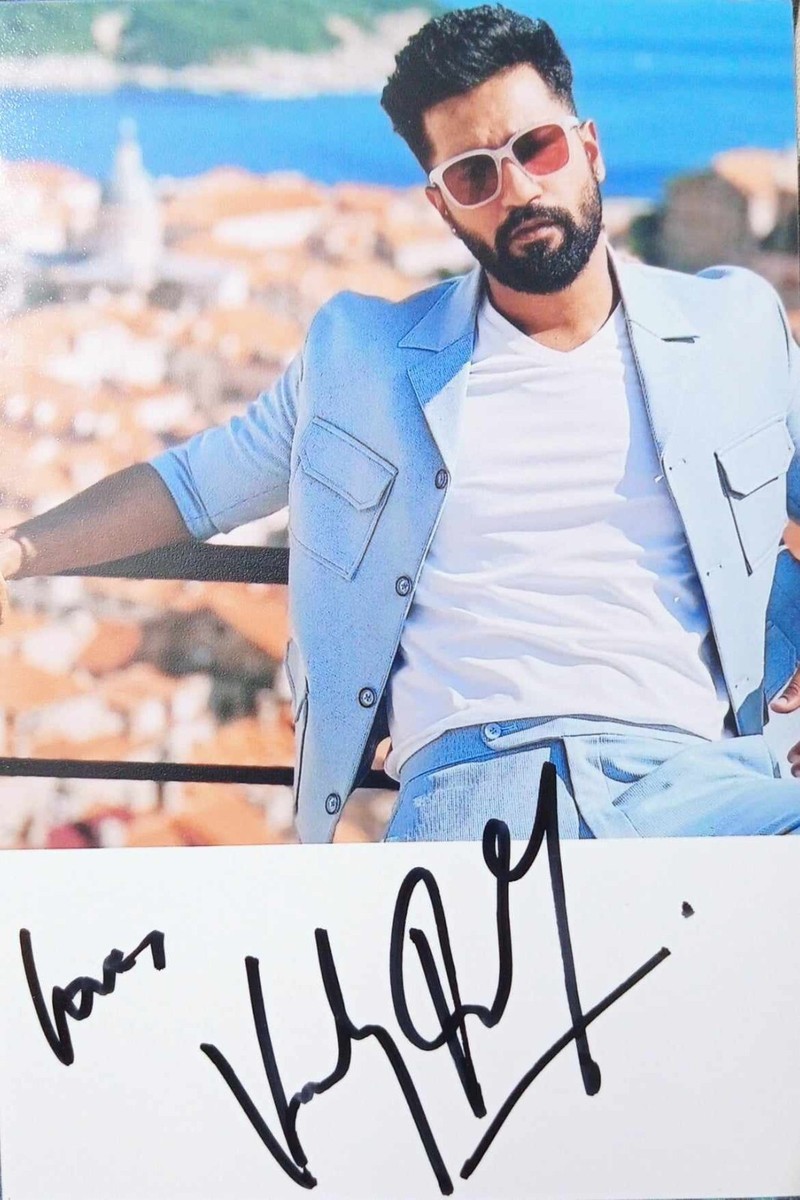 Autograph of Vicky Kaushal India signed photo Bollywood movie