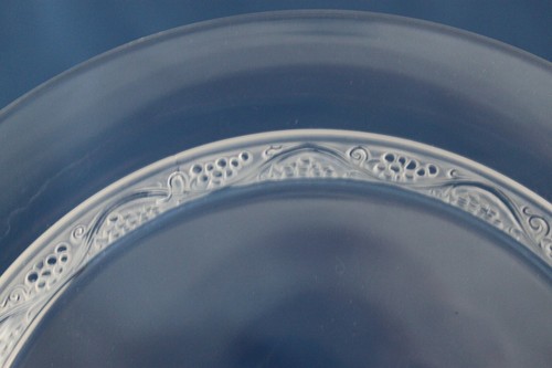 Lalique Crystal Phalsbourg Luncheon Plate 8 3/4" Grapes/Fruit Rim Have Eight - Picture 6 of 8
