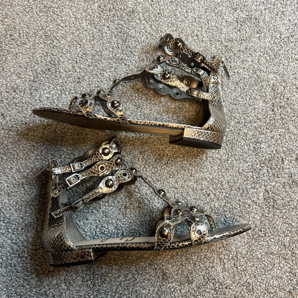 Sapatos femininos Sam Edelman tamanho 7 sandálias gladiador cobra em relevo cravejado zíper - Imagem 4 de 4