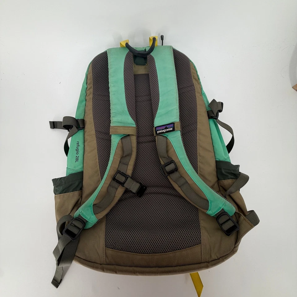 Patagonia Refugio 28L Backpack Green Tan Yellow Hiking Daypack Laptop Bag - Image 2 of 4