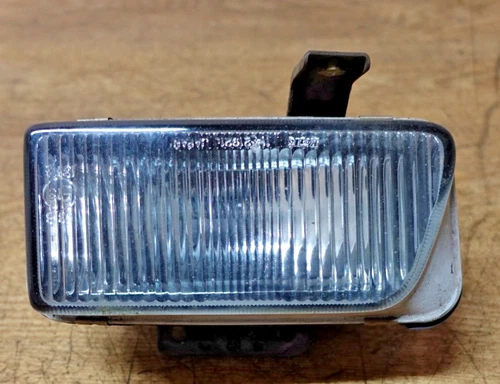 46779 D8C 2014 ISUZU FORWARD N75 NSF LEFT FRONT FOG LIGHT. 11421921L