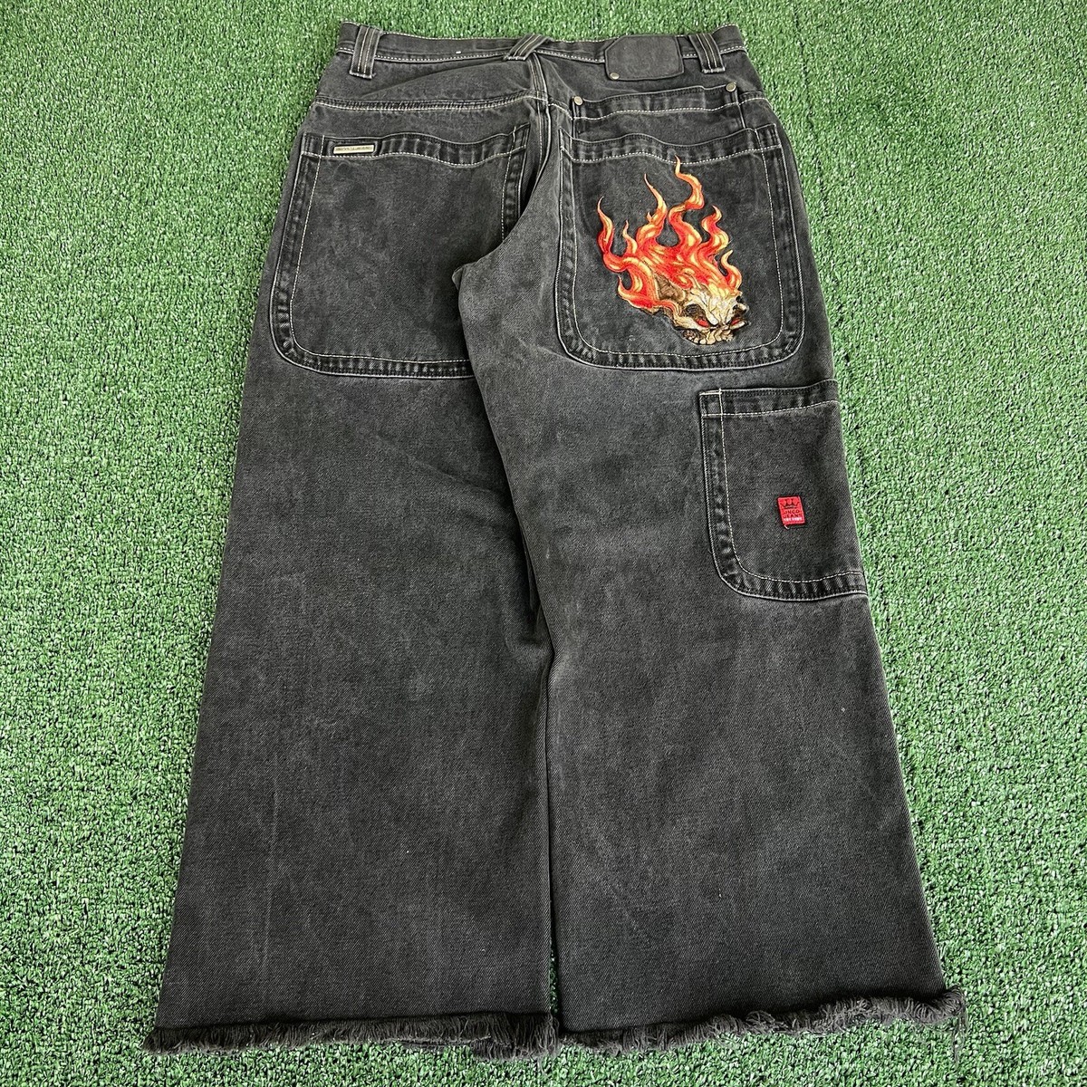 VTG Y2K Men JNCO Flaming Skull Wide-Leg Faded Black Cutoff VTG Y2K Men JNCO Flaming Skull Wide-Leg Faded Black Cutoff